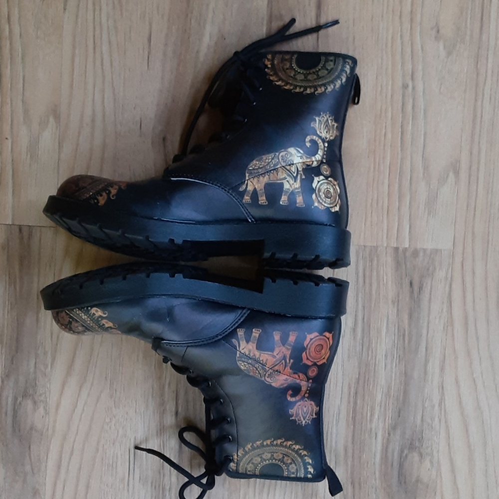 Yes We Vibe Elephant Gold Boots